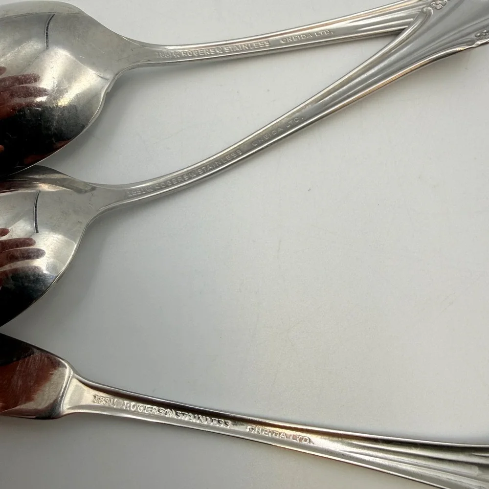 Oneida 1881 Rogers Repose Stainless Flatware Set 7 Pieces Mixed Lot Canada